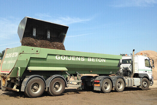 Goijens - Vrachtwagen inladen met granulaat